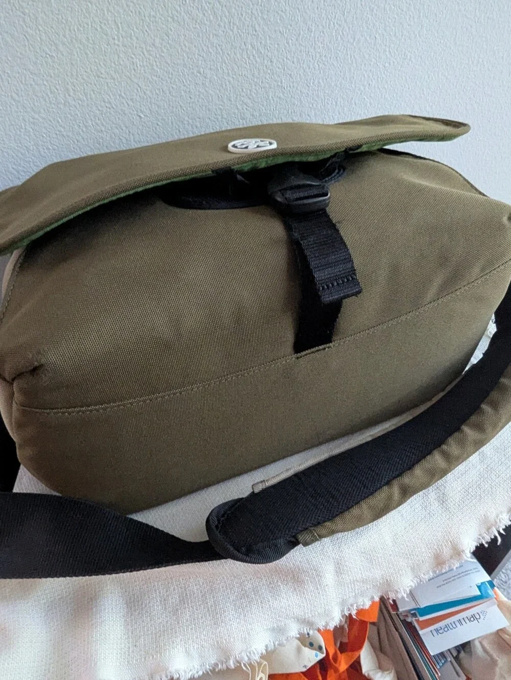 Crumpler 7 Million Dollar Messenger Sling 13L - Rifle Green